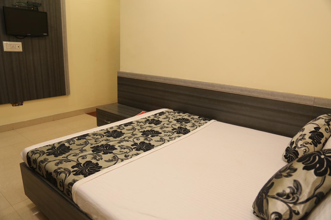 Hotel Heena Plaza Абу-Роуд Экстерьер фото