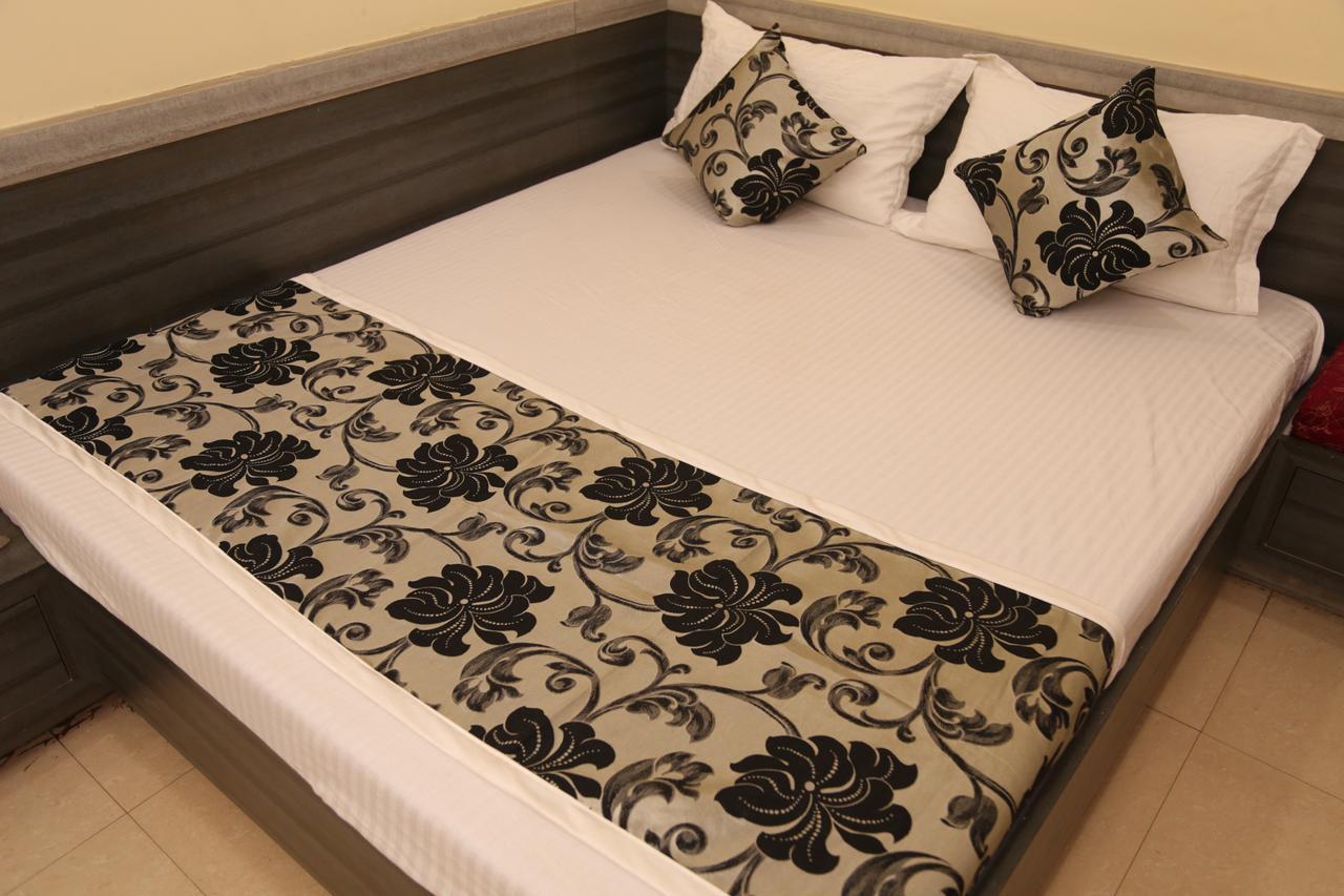 Hotel Heena Plaza Абу-Роуд Экстерьер фото